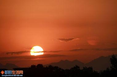 冲破黎明前的黑暗,冲破黎明前的黑暗，迈向新生的征程