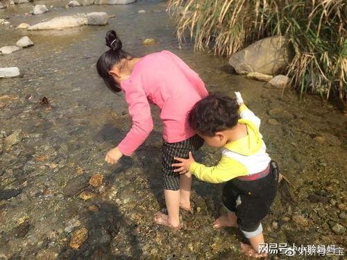 打猎捕鱼采山货，养活弟弟妹妹,一家人的自给自足生活